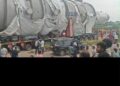 308 Wheel Truck: 200 टन का वेसल लेकर सड़कों पर दौड़ रहा 308 पहियों वाला ट्रक, जानें पूरी कहानी