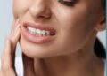 Teeth Sensitivity: मौसम बदलते ही क्यों बढ़ जाती है दांतों की झनझनाहट? डॉक्टर ने बताए बचाव के उपाय