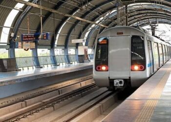 Delhi Metro Revenue: दिल्ली मेट्रो एक घंटे में कितना कमाती है? जानिए टिकट के अलावा कहां से आता है पैसा