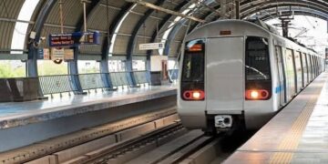 Delhi Metro Revenue: दिल्ली मेट्रो एक घंटे में कितना कमाती है? जानिए टिकट के अलावा कहां से आता है पैसा
