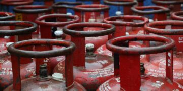 LPG Refill Booking: LPG सिलेंडर बुकिंग में मिलेगी बड़ी राहत, अब गांव में रहने वाले इतने दिनों में करा सकेंगे रिफिल
